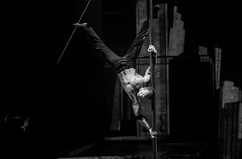 «Я хотел бы поставить шест на край скалы». Интервью с Конором Нилом («Cirque Eloize»)