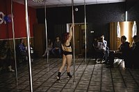 -   (  , pole dance)