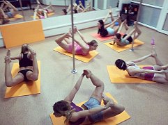 Обучение танцу на пилоне или POLE DANCE.